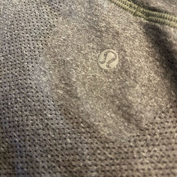 Men's Lululemon Gray Short Sleeve Tee Small - Picture 3 of 4